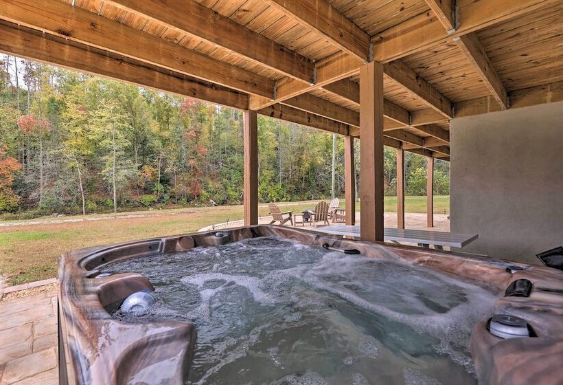 Remote Mountain Escape W/ Hot Tub & 122 Acres!