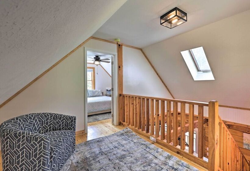 Remote Mountain Escape W/ Hot Tub & 122 Acres!