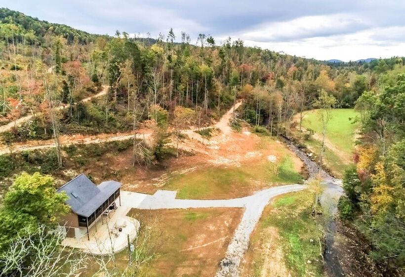 Remote Mountain Escape W/ Hot Tub & 122 Acres!