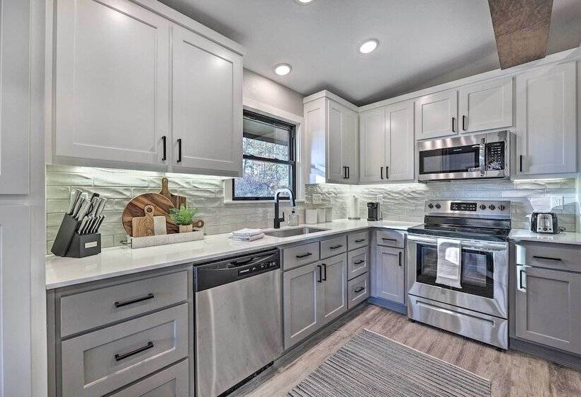 Renovated Bella Vista Retreat < 2 Mi To Golf!