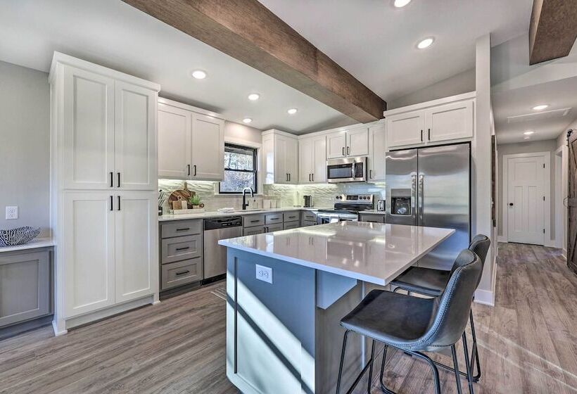 Renovated Bella Vista Retreat < 2 Mi To Golf!