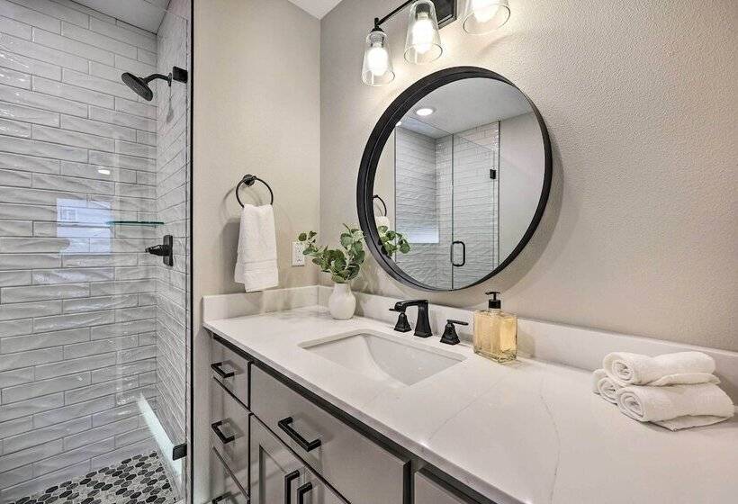 Renovated Bella Vista Retreat < 2 Mi To Golf!