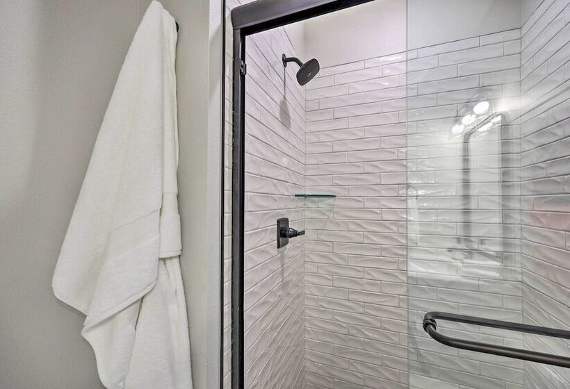 Renovated Bella Vista Retreat < 2 Mi To Golf!