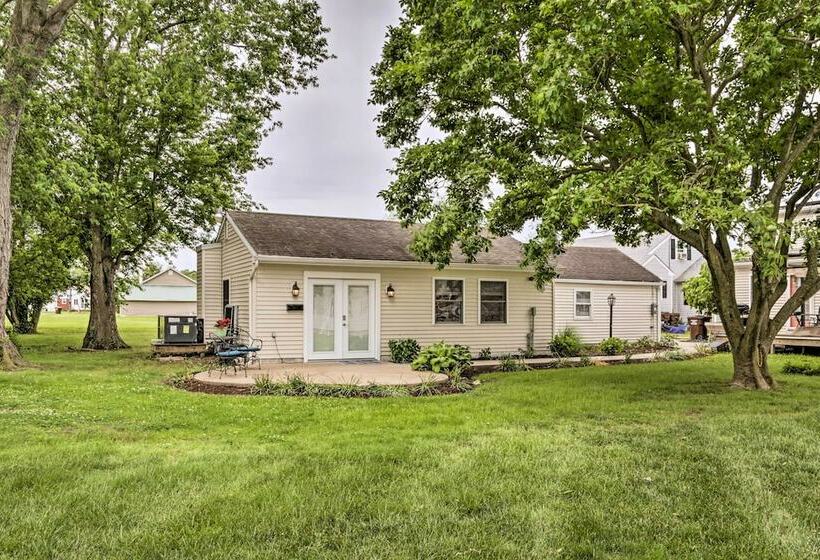 Renovated Cambridge Retreat W/ Patio & Grill!