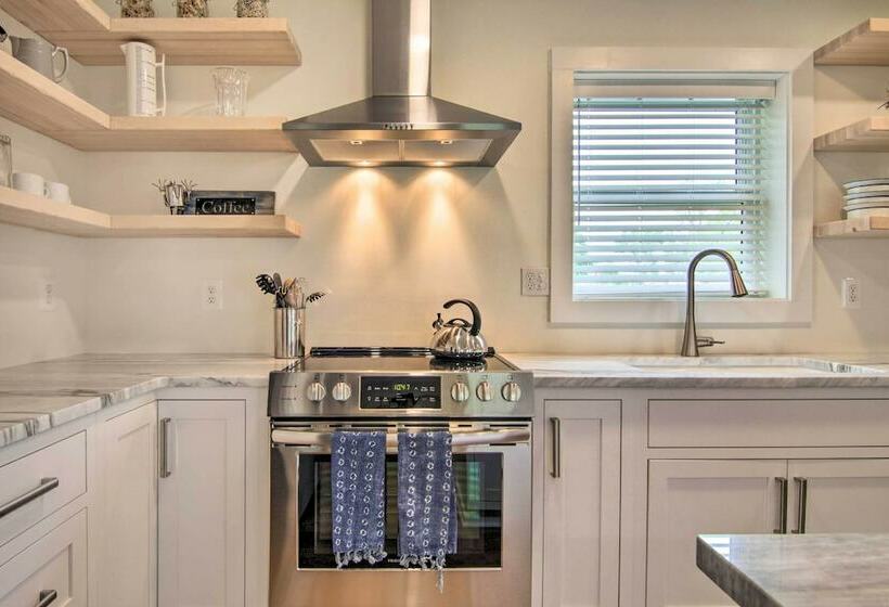 Renovated Cambridge Retreat W/ Patio & Grill!