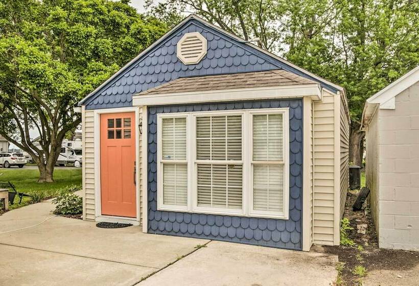 Renovated Cambridge Retreat W/ Patio & Grill!