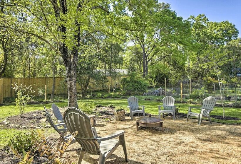Renovated Carrboro House With Deck & Fire Pit!