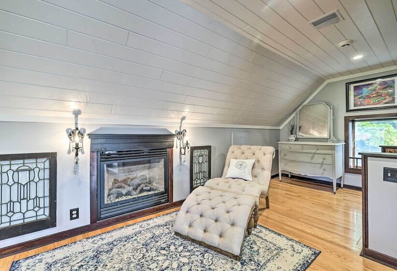 Restored Victorian Home   Walk To Downtown Hawley!