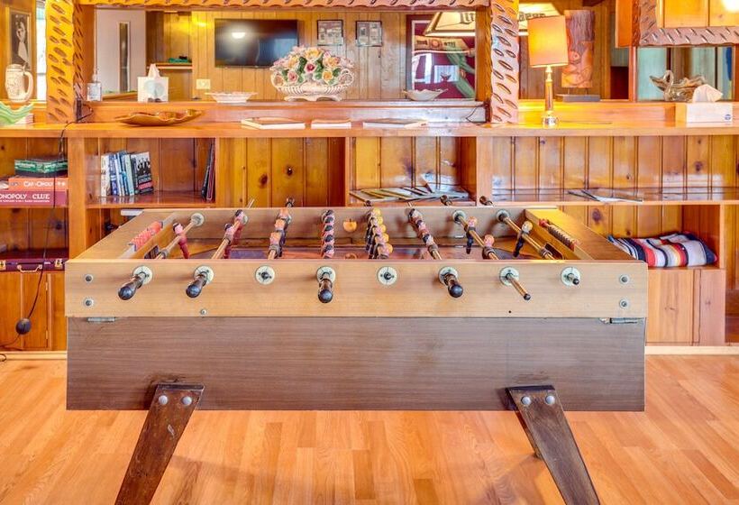 Retro Rhinelander Lake Retreat W/ Fire Pit!