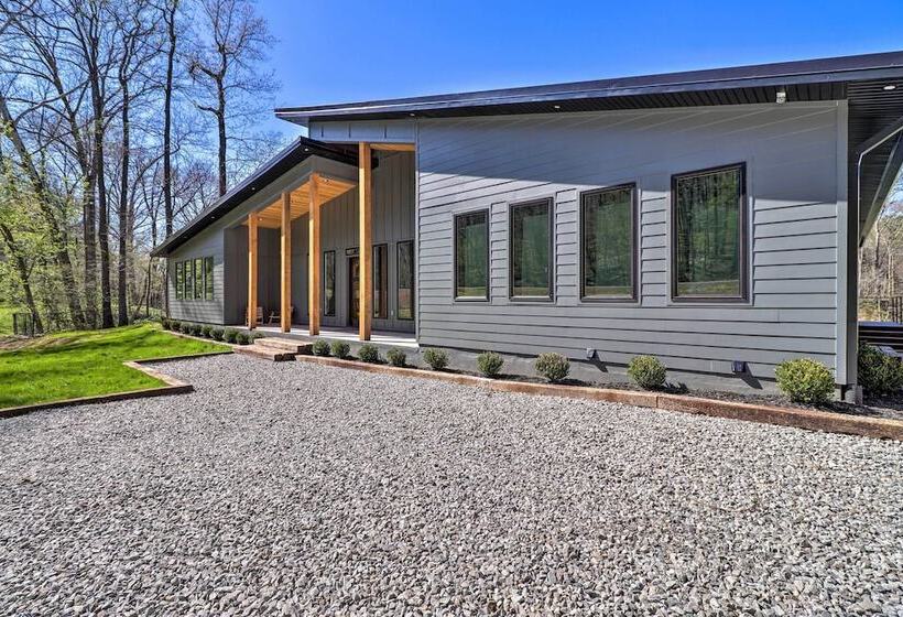 Riverfront Heber Springs Home With Dock & Slip!