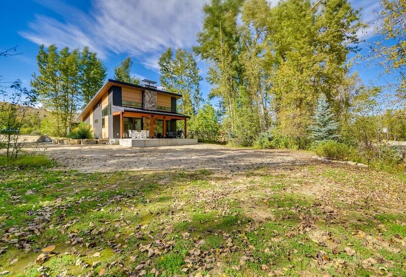 Rock Creek Retreat: Creekside Cabin Near Red Lodge