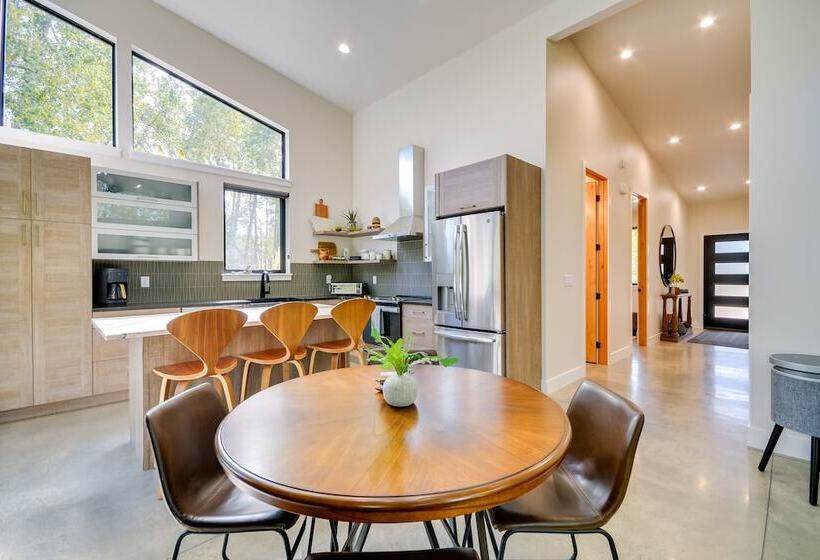 Rock Creek Retreat: Creekside Cabin Near Red Lodge