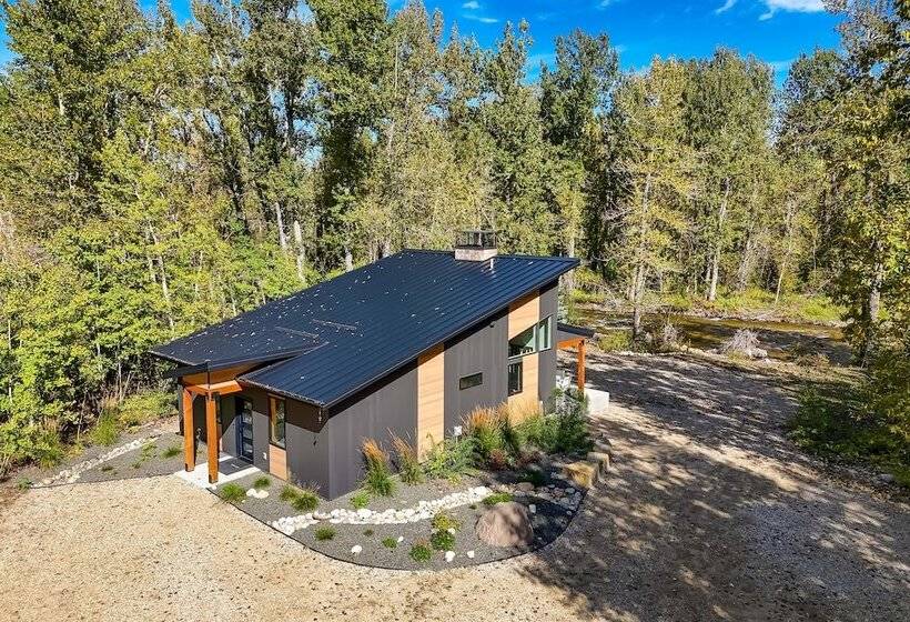 Rock Creek Retreat: Creekside Cabin Near Red Lodge