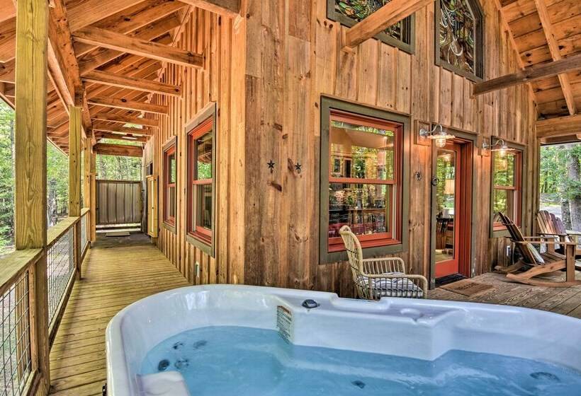 Romantic Asheville Area Cabin W/ Deck & Hot Tub!