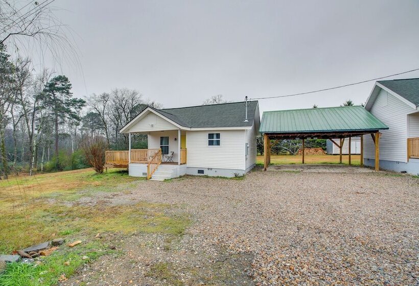 Royal Cabin W/ Fire Pit & Wraparound Deck!
