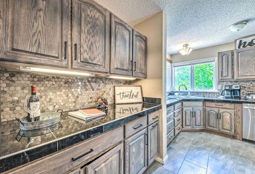 Ruidoso Home W/ Patio, Walk To Restaurants!