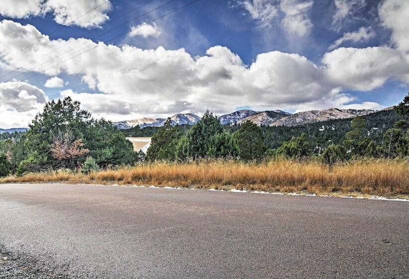 Rustic Alto Cabin W/ Hot Tub, Deck & Fireplace!