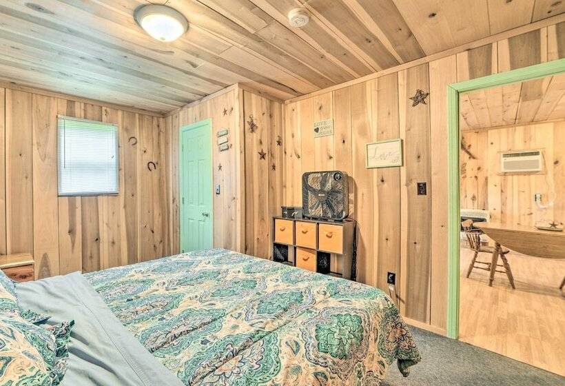 Rustic Cabin On Farm ~ 4 Mi To Kentucky Lake!