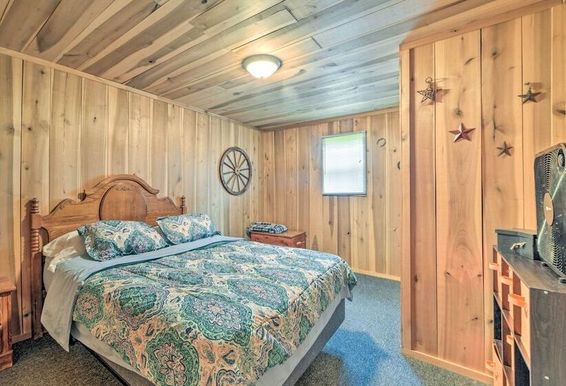 Rustic Cabin On Farm ~ 4 Mi To Kentucky Lake!