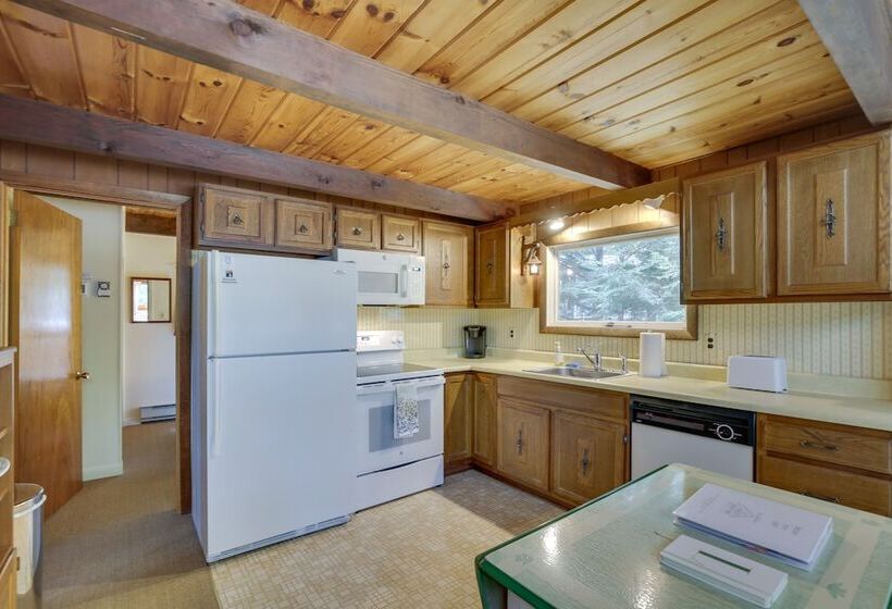 Rustic, Cozy Cabin W/ Easy Ski And Beach Access!