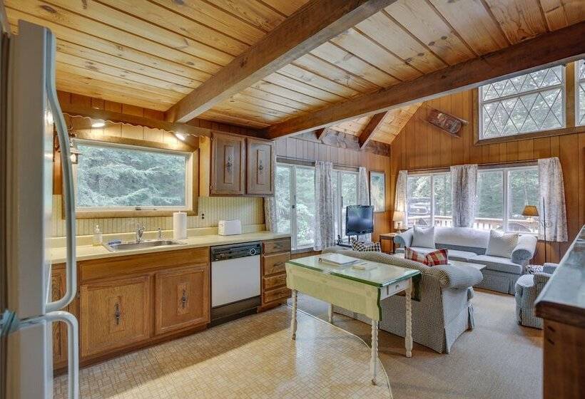 Rustic, Cozy Cabin W/ Easy Ski And Beach Access!