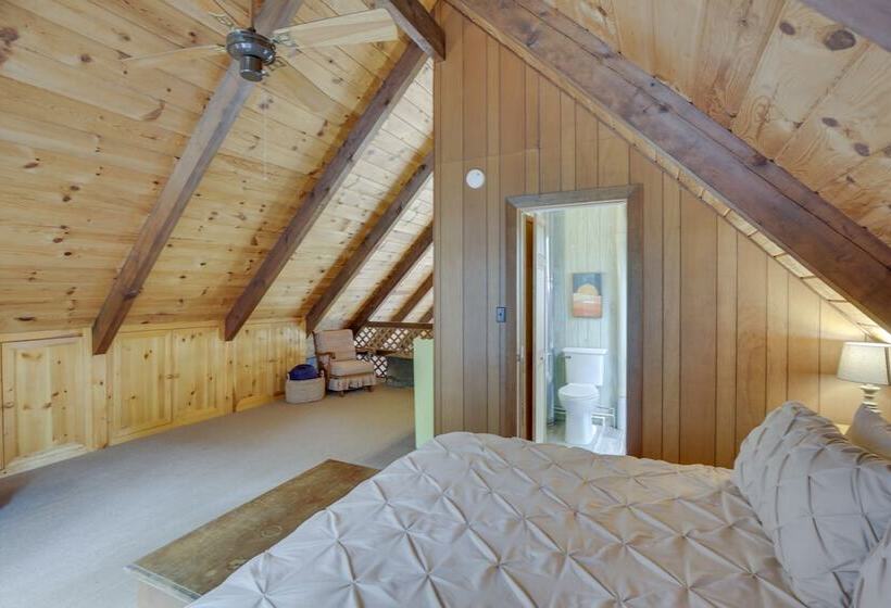 Rustic, Cozy Cabin W/ Easy Ski And Beach Access!