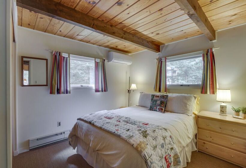 Rustic, Cozy Cabin W/ Easy Ski And Beach Access!