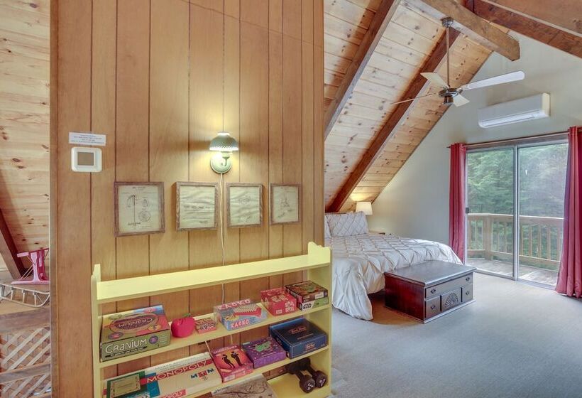 Rustic, Cozy Cabin W/ Easy Ski And Beach Access!