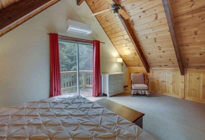 Rustic, Cozy Cabin W/ Easy Ski And Beach Access!