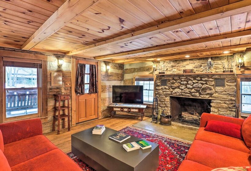 Mars Hill Ski Resort Cabin: 20 Miles To Asheville!