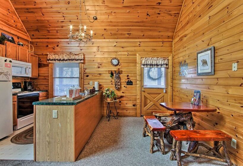 Rustic Sevierville Cabin W/ Covered Porch!