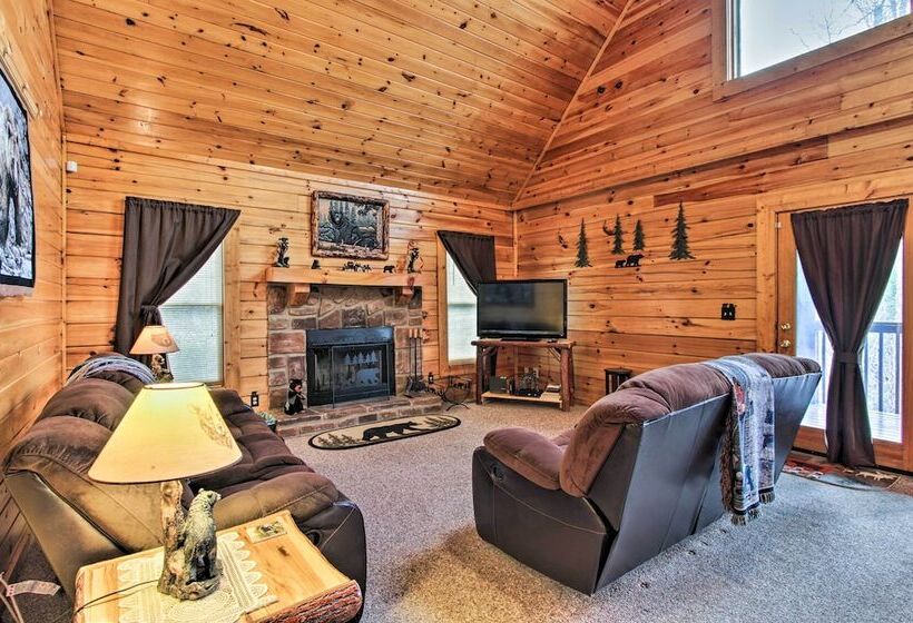 Rustic Sevierville Cabin W/ Covered Porch!