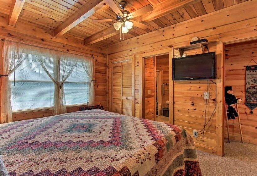 Rustic Sevierville Cabin W/ Covered Porch!