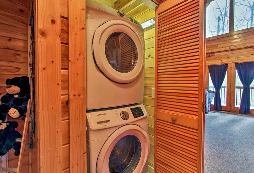 Rustic Sevierville Cabin W/ Covered Porch!