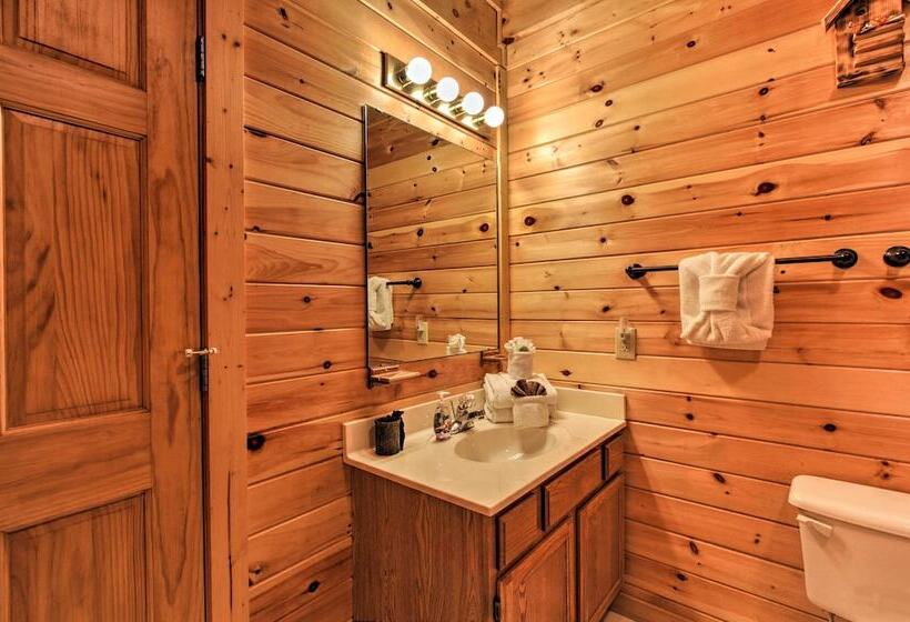 Rustic Sevierville Cabin W/ Covered Porch!