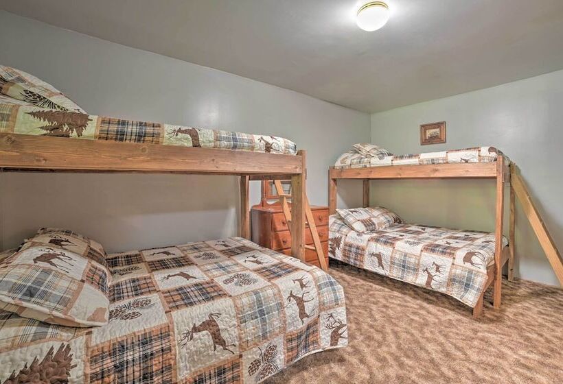 Rustic Wooded Retreat W/ Fire Pit, Near Trails!