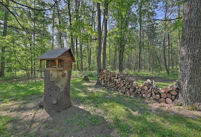 Rustic Wooded Retreat W/ Fire Pit, Near Trails!
