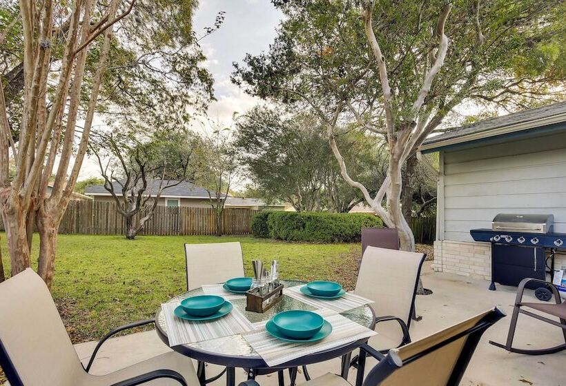 San Antonio Home: Near Nature, Parks & Trails