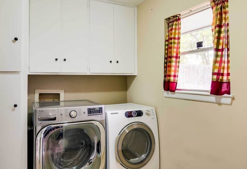 San Antonio Home: Near Nature, Parks & Trails