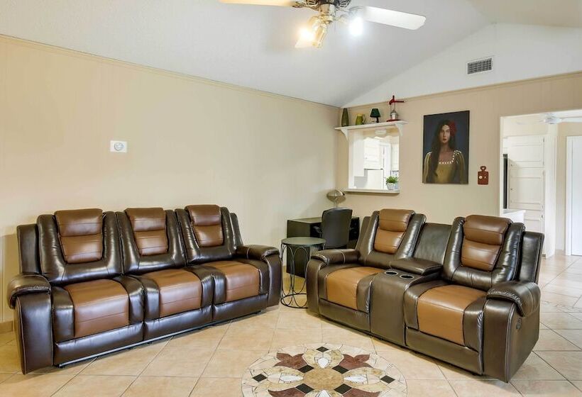 San Antonio Home: Near Nature, Parks & Trails