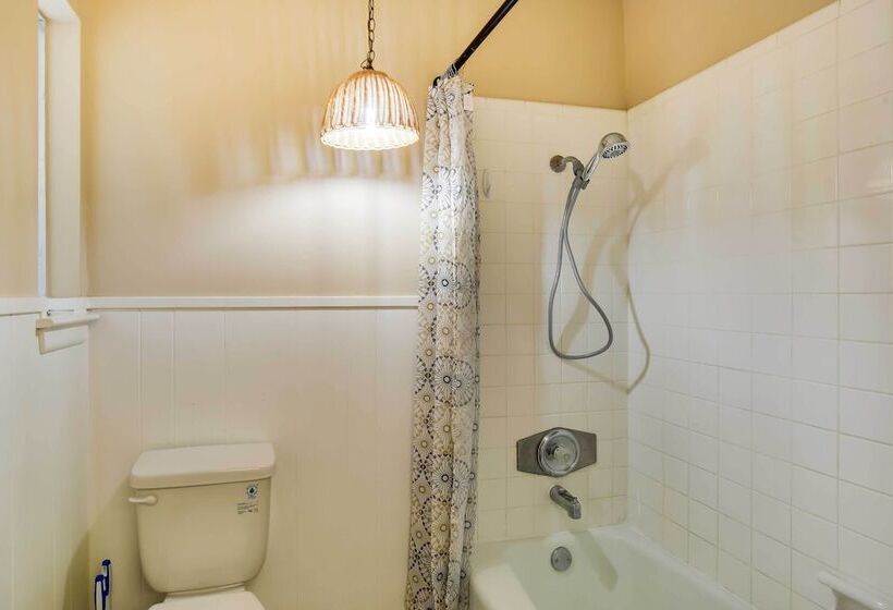 San Antonio Home: Near Nature, Parks & Trails