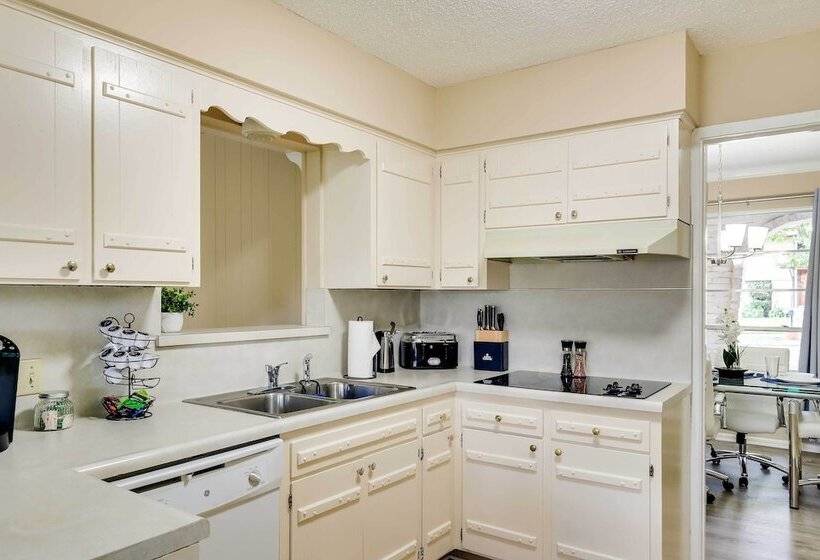 San Antonio Home: Near Nature, Parks & Trails