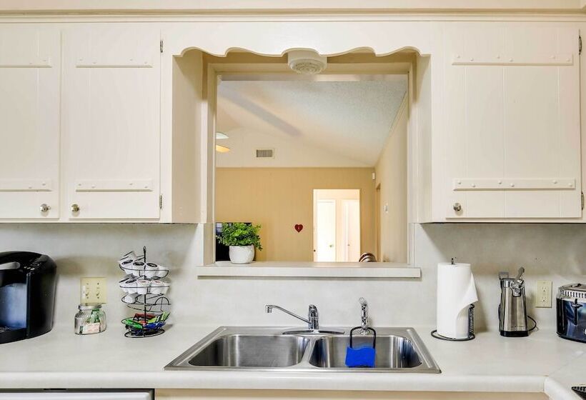 San Antonio Home: Near Nature, Parks & Trails