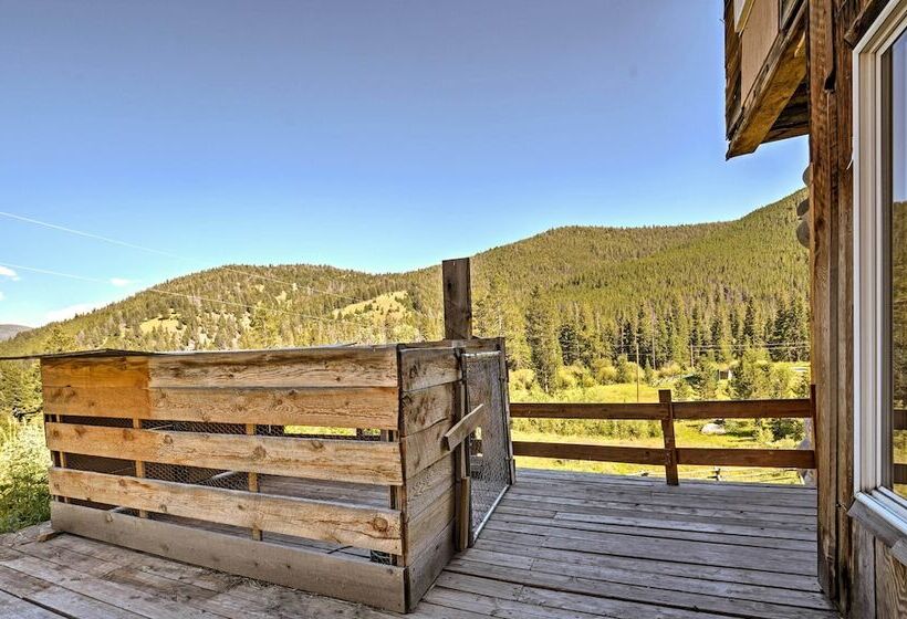 Sasquatch Inn  Retreat Near Fishing & Hunting!