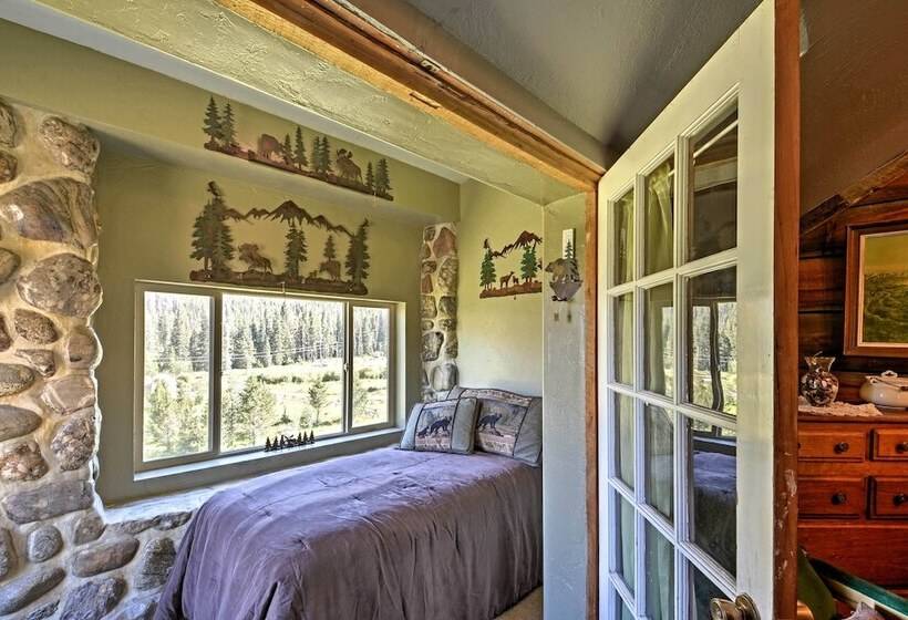 Sasquatch Inn  Retreat Near Fishing & Hunting!