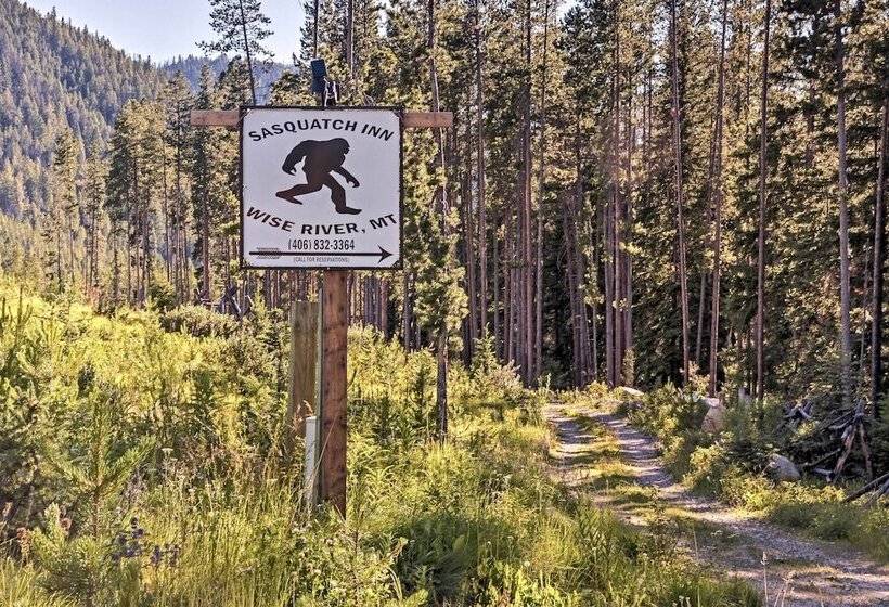 Sasquatch Inn  Retreat Near Fishing & Hunting!