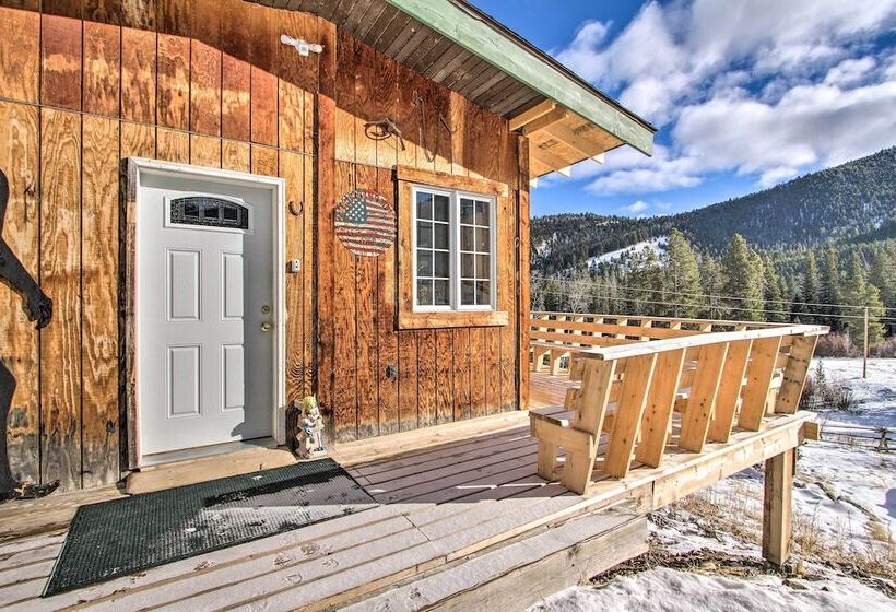 Sasquatch Inn  Retreat Near Fishing & Hunting!