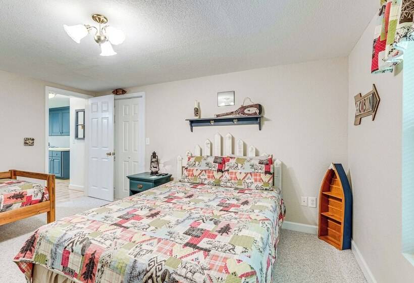 Secluded Cabin W/ Porch   7 Miles To Lake Chatuge!