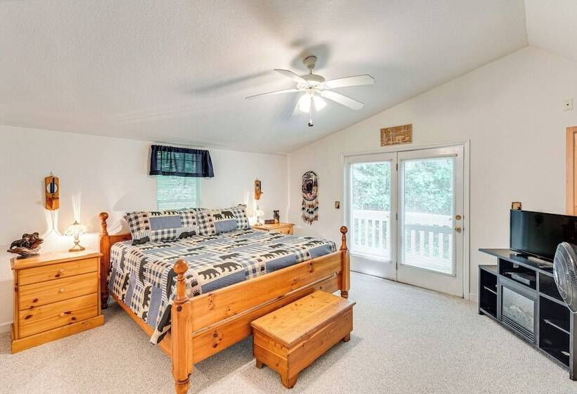 Secluded Cabin W/ Porch   7 Miles To Lake Chatuge!