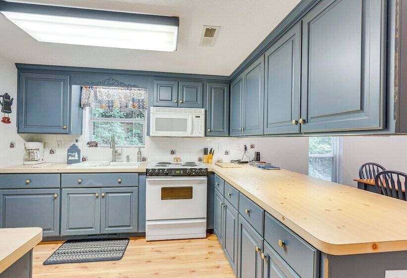 Secluded Cabin W/ Porch   7 Miles To Lake Chatuge!